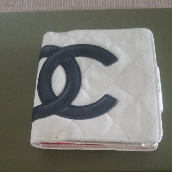 CHANEL Black and White Quilted Wallet 100% AUTHENTIC❤ - Picture 1 of 16